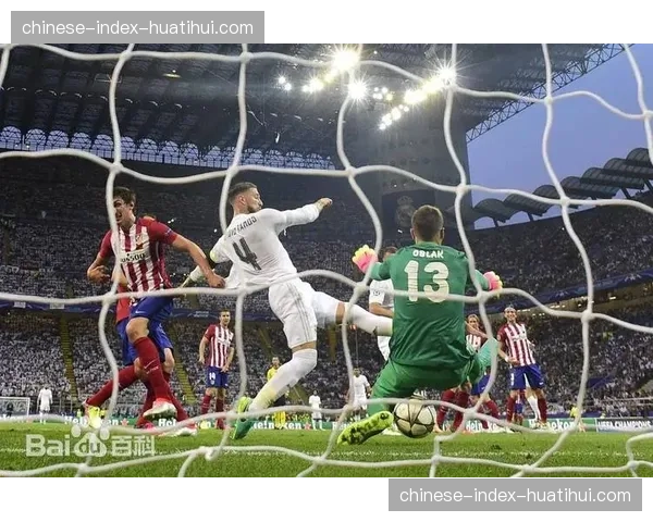 欧冠四分之一决赛次回合，巴塞罗那2-1逆转那不勒斯，两个进球均来自定位球二次进攻