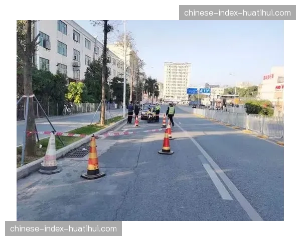 安联球场赛后清理工作有序进行，确保周边交通次日恢复正常